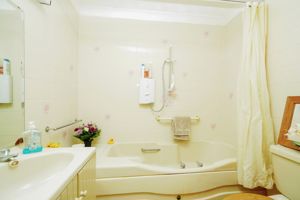 BATHROOM- click for photo gallery